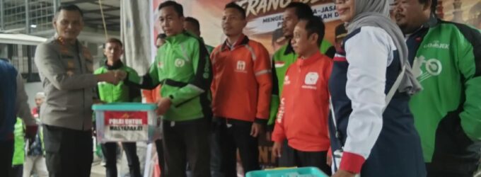 Agustus Terang Benderang, Kapolda Sumsel Beri Bantuan ke 500 Pahlawan Pencari Nafkah