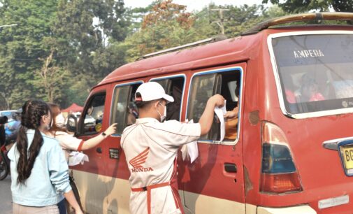 Satu Hati Honda Peduli, Astra Motor Sumsel Bagikan 5.000 Masker untuk Lawan Kabut Asap Karhutla