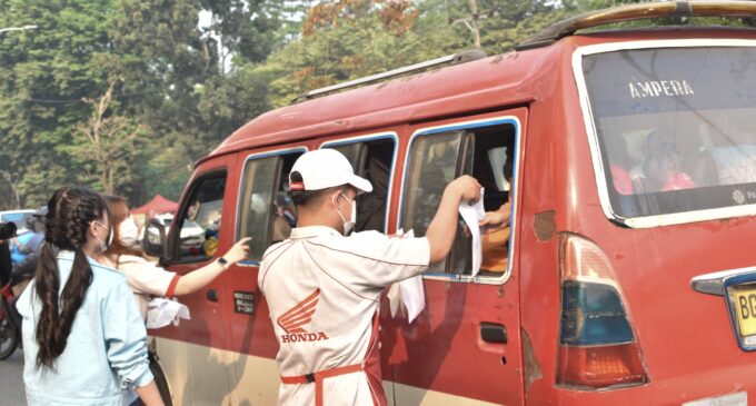 Satu Hati Honda Peduli, Astra Motor Sumsel Bagikan 5.000 Masker untuk Lawan Kabut Asap Karhutla