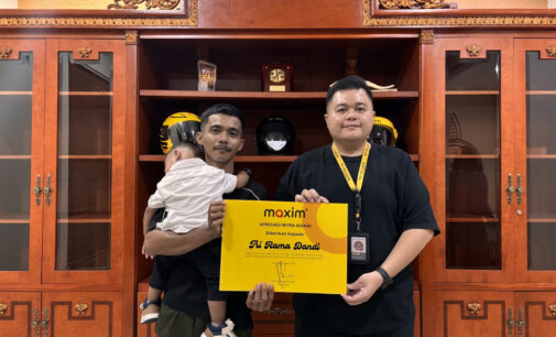 Narik Maxim Sambil Jaga Anak, Perjuangan Ayah Tunggal di Kolaka Bikin Haru