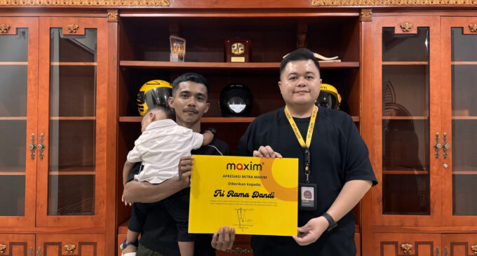Narik Maxim Sambil Jaga Anak, Perjuangan Ayah Tunggal di Kolaka Bikin Haru