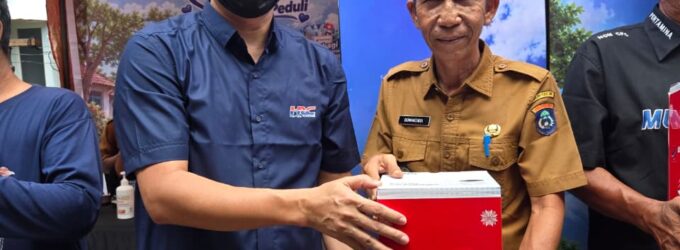 Satu Hati, Astra Motor Peduli, Hadir untuk Warga Terdampak Kabut Asap Karhutla di Kayuagung