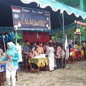 Stand Bazzar yang dilansungkan dalam Asean Community Day Festival