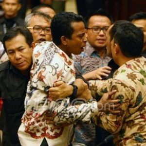 Sidang Paripurna DPD Berlangsung Ricuh Dan Saling Dorong