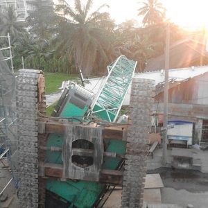 Crane LRT Roboh 1