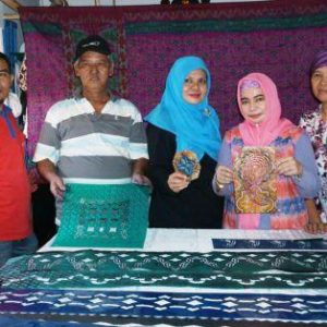 Beribantuan Kepada Pengrajin