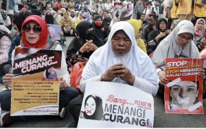 Massa sidang MK