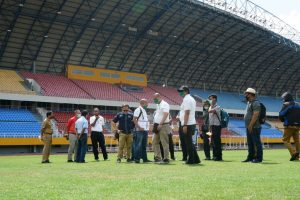 tinjau stadion